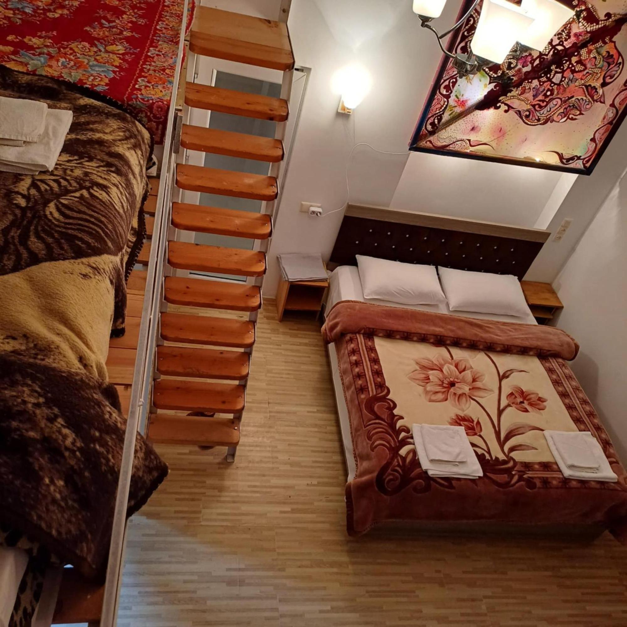 Bis-A Guesthouse Makhinjauri Exteriör bild