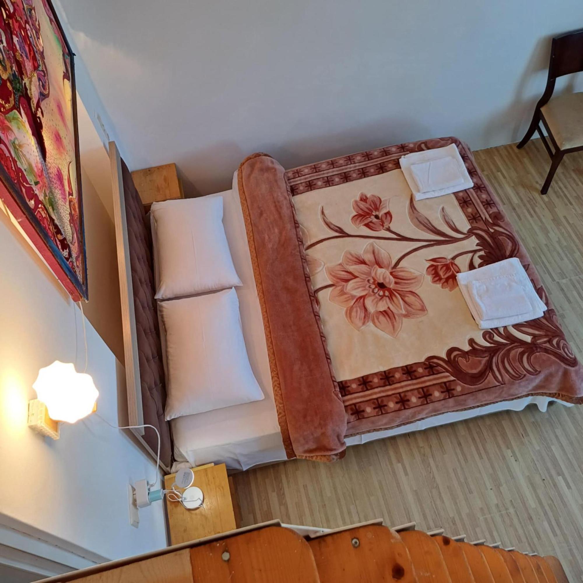 Bis-A Guesthouse Makhinjauri Exteriör bild
